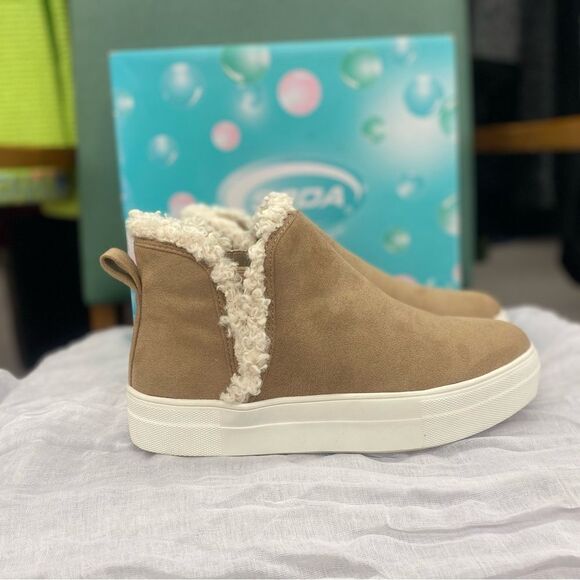 SODA Ladies Figure G Taupe Serpa Platform Booties NEW - Picture 3 of 5